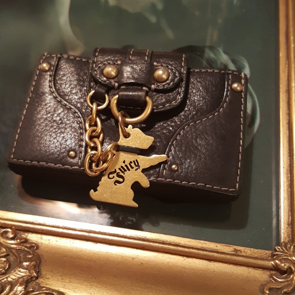 JUICY COUTURE BLACK WALLET W/ GOLD DETAILS ~ DOG